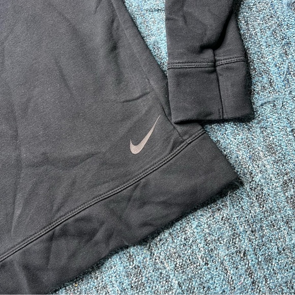 Nike L/S Versa Open Back Crewneck Sweatshirt in Black - Picture 3 of 7